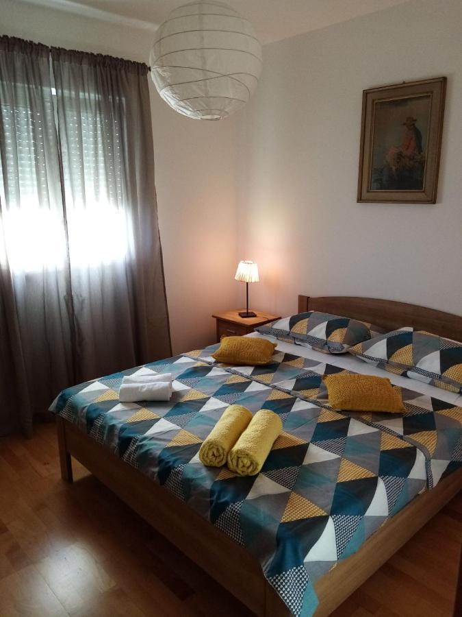 Apartman Mikola With Sea View Trogir Exterior photo