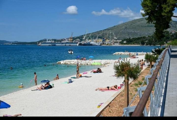 Apartman Mikola With Sea View Trogir Exterior photo
